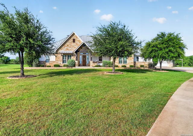 Photo 4 of Single family home for sale at 1980 County Road 361, La Vernia, TX 78121 | MLS# 1999096 | Listing updated on 2026-08-24