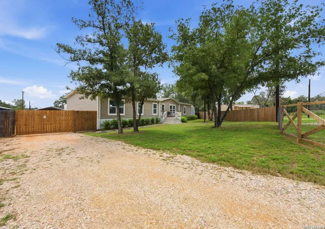 3rd image of 125 Acorn Holw, Poteet, TX 78065 | MLS# 1999099