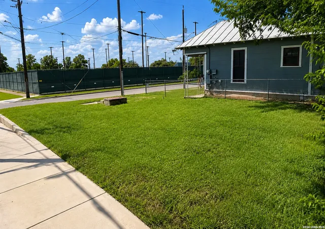 Photo 3 of Land for sale at 1253 E Crockett, San Antonio, TX 78202 | MLS# 1999119 | Listing updated on 2026-07-20
