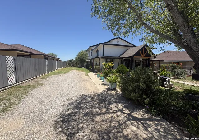 2nd image of 563 La Paloma Dr, Eagle Pass, TX 78852 | MLS# 1999137