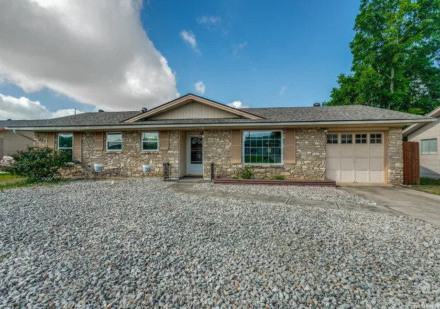 2nd image of 207 Balboa Dr, Universal City, TX 78148 | MLS# 1999149