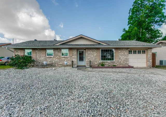 3rd image of 207 Balboa Dr, Universal City, TX 78148 | MLS# 1999149