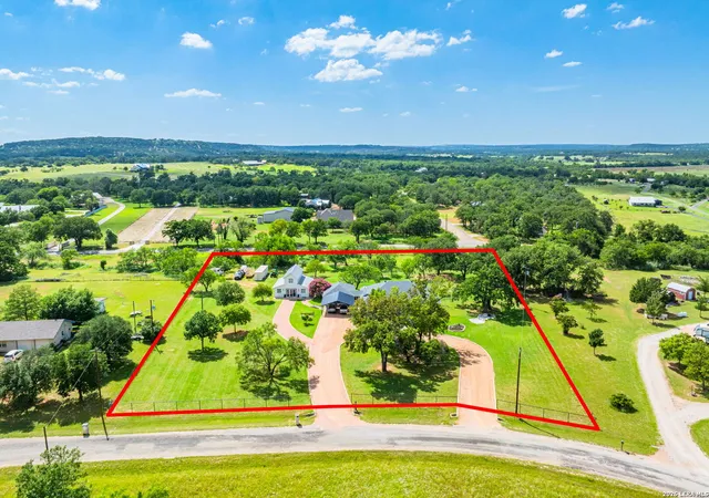 2nd image of 411 Emerald Loop, Fredericksburg, TX 78624 | MLS# 1999237