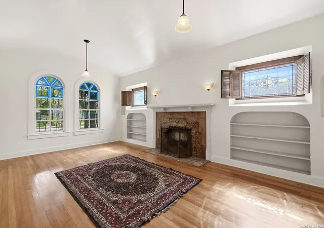 Photo 3 of Single family home for sale at 1549 W Huisache Avenue, San Antonio, TX 78201 | MLS# 1999245 | Listing updated on 2026-09-18