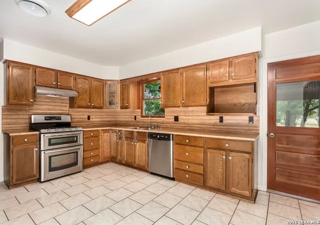 5th image of 109 And 111 Beverly Dr, Fredericksburg, TX 78624 | MLS# 1999250