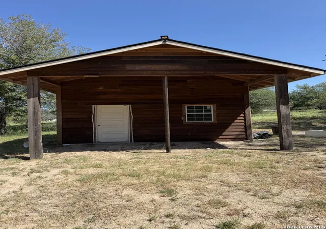 18th image of 727 Eagle Creek Dr, Floresville, TX 78114 | MLS# 1999261