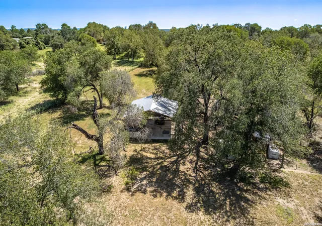 4th image of 727 Eagle Creek Dr, Floresville, TX 78114 | MLS# 1999261