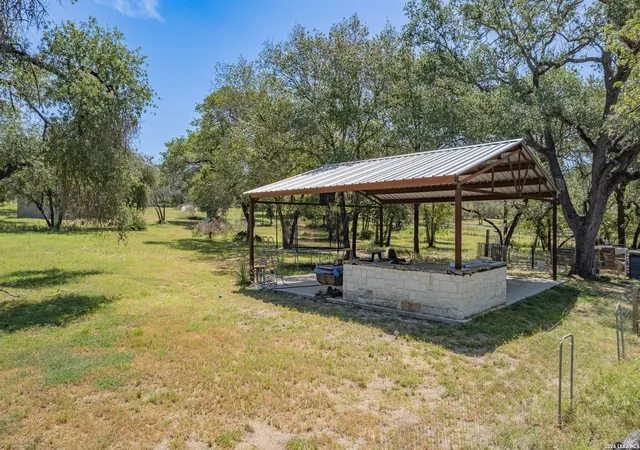 5th image of 727 Eagle Creek Dr, Floresville, TX 78114 | MLS# 1999261