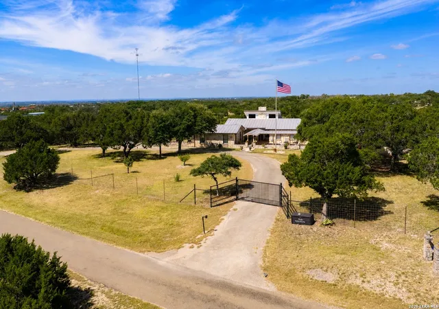 2nd image of 34 Canyon Ridge Vw, Kerrville, TX 78028 | MLS# 1999279