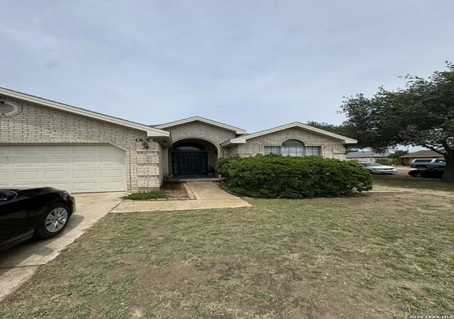 4th image of 1634 Cristin Dr, Eagle Pass, TX 78852 | MLS# 1999285