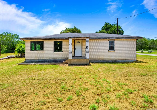 Photo 2 of Single family home for sale at 133 Lake St, Lake City, TX 78368 | MLS# 1999305 | Listing updated on 2026-07-21