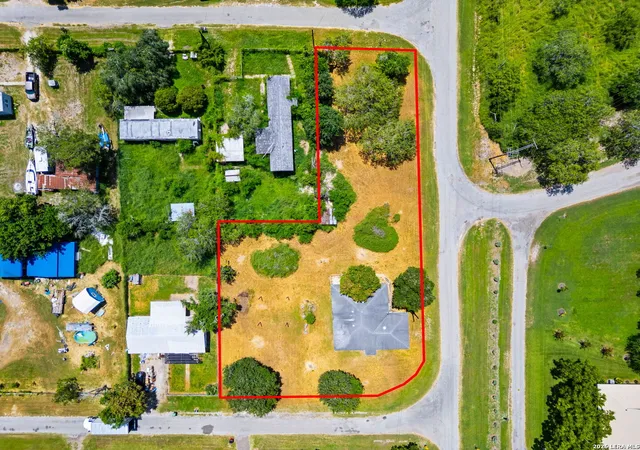 Photo 3 of Single family home for sale at 133 Lake St, Lake City, TX 78368 | MLS# 1999305 | Listing updated on 2026-07-21