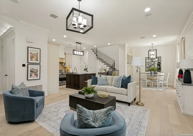 Listing Photo 5 - Condo for sale in building located at 130 Harrigan Ct, San Antonio, TX 78209 - Unit #130