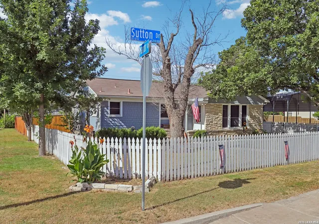 Photo 3 of Single family home for sale at 202 Sutton Dr, San Antonio, TX 78228 | MLS# 1999363 | Listing updated on 2026-09-16