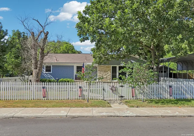Photo 3 of Single family home for sale at 202 Sutton Dr, San Antonio, TX 78228 | MLS# 1999363 | Listing updated on 2026-09-16