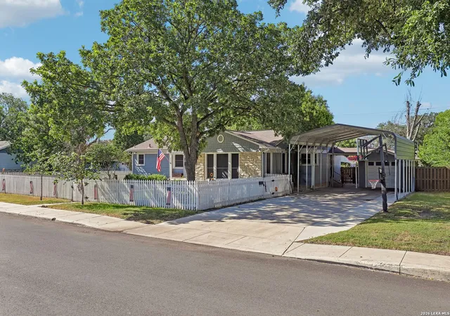 Photo 4 of Single family home for sale at 202 Sutton Dr, San Antonio, TX 78228 | MLS# 1999363 | Listing updated on 2026-09-16
