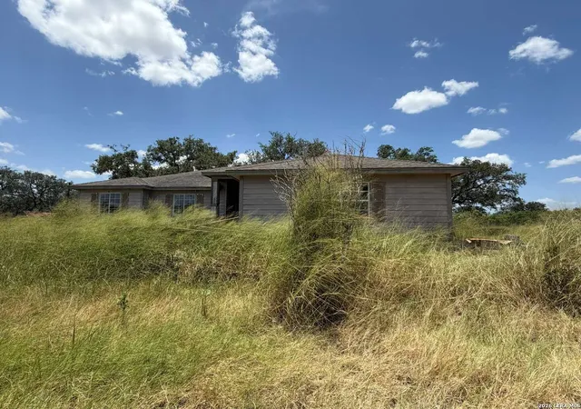 7th image of 380 County Road 6723, Natalia, TX 78059 | MLS# 1999370