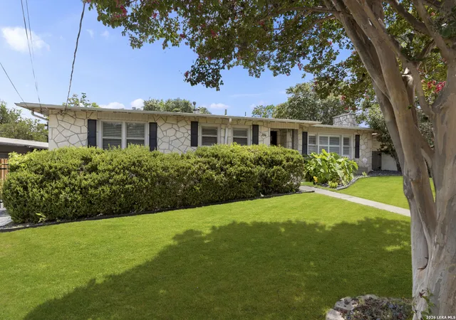 4th image of 206 E Agarita Ave, San Antonio, TX 78212 | MLS# 1999390