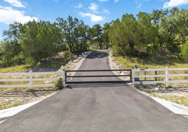Photo 4 of Single family home for sale at 318 Remington, Bergheim, TX 78004 | MLS# 1999393 | Listing updated on 2026-10-06