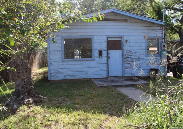 2nd image of 717 Ormand St, Pleasanton, TX 78064 | MLS# 1999404