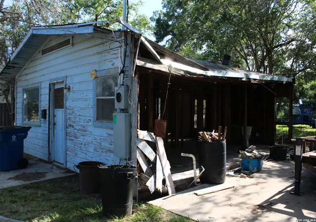 4th image of 717 Ormand St, Pleasanton, TX 78064 | MLS# 1999404
