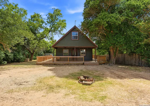 4th image of 301 Madrona Ln, Bandera, TX 78003 | MLS# 1999430