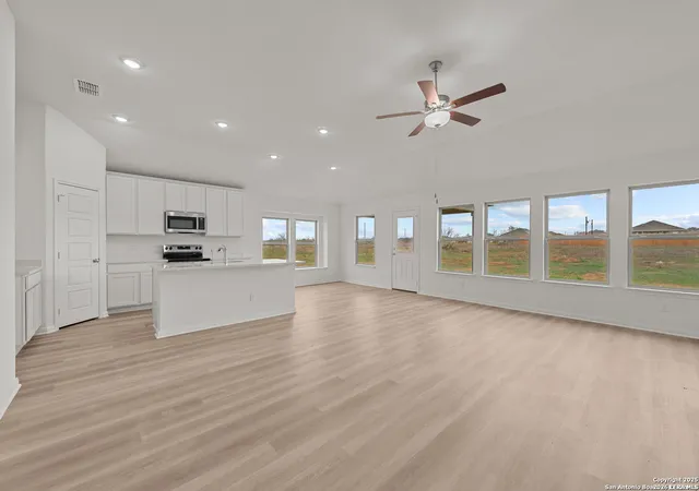 7th image of 100 Prescott Dr, Floresville, TX 78114 | MLS# 1999439