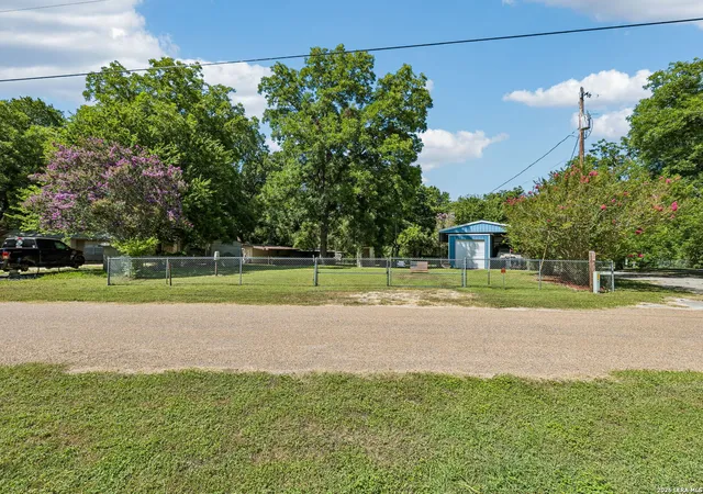 Photo 4 of Single family home for sale at 597 Cr 90 B, Gonzales, TX 78629 | MLS# 1999456 | Listing updated on 2026-07-21