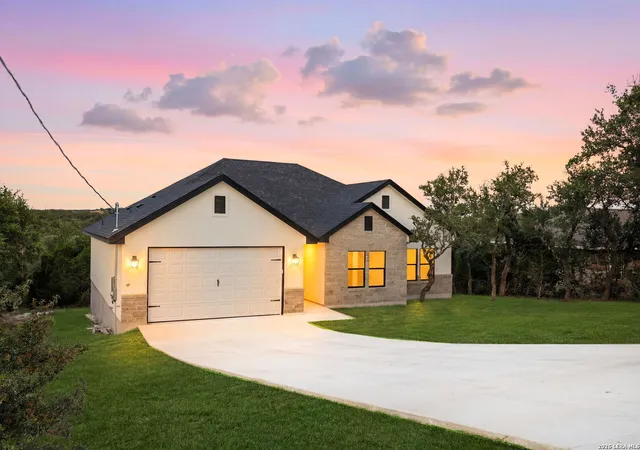 Photo 3 of Single family home for sale at 1111 Rocky Ridge Loop, Canyon Lake, TX 78133 | MLS# 1999482 | Listing updated on 2026-10-29