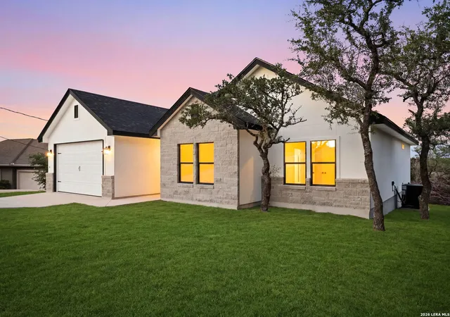 Photo 4 of Single family home for sale at 1111 Rocky Ridge Loop, Canyon Lake, TX 78133 | MLS# 1999482 | Listing updated on 2026-10-29