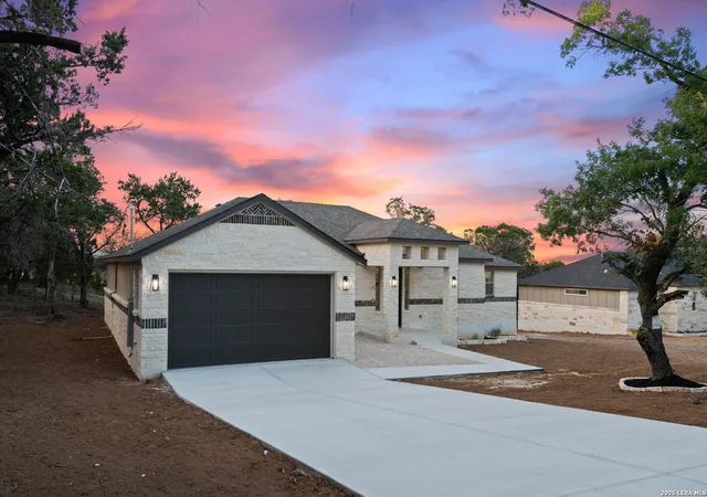 Photo 3 of Single family home for sale at 333 Eagle Rock Rd, Spring Branch, TX 78070 | MLS# 1999509 | Listing updated on 2026-09-25