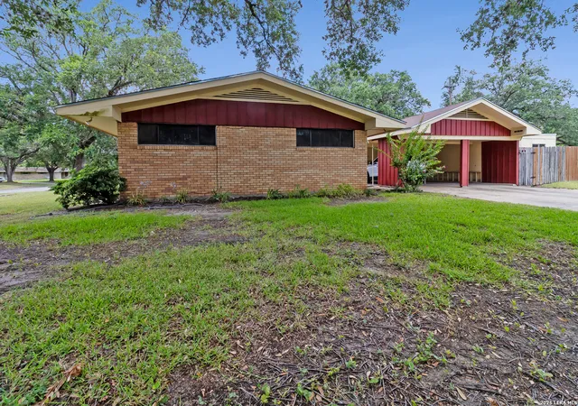 3rd image of 911 E Inez St, Beeville, TX 78102 | MLS# 1999573