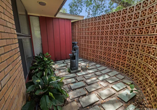 5th image of 911 E Inez St, Beeville, TX 78102 | MLS# 1999573