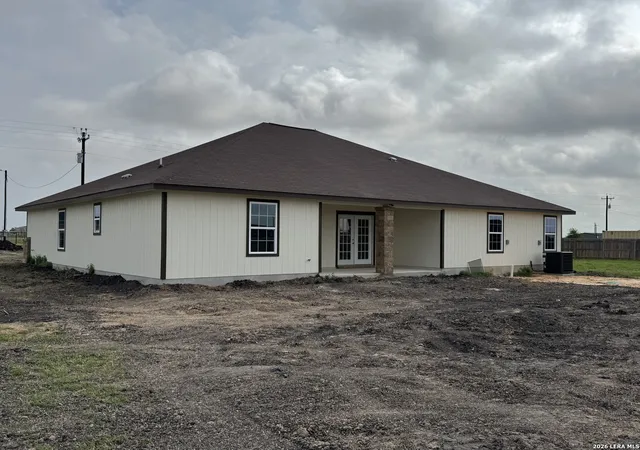 3rd image of 472 County Rd 679, Natalia, TX 78059 | MLS# 1999649