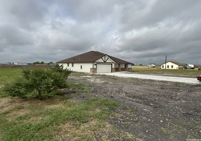4th image of 472 County Rd 679, Natalia, TX 78059 | MLS# 1999649