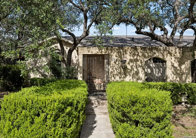 Photo 2 of Single family home for sale at 206 Rio Seco St, San Antonio, TX 78232 | MLS# 1999662 | Listing updated on 2026-09-06
