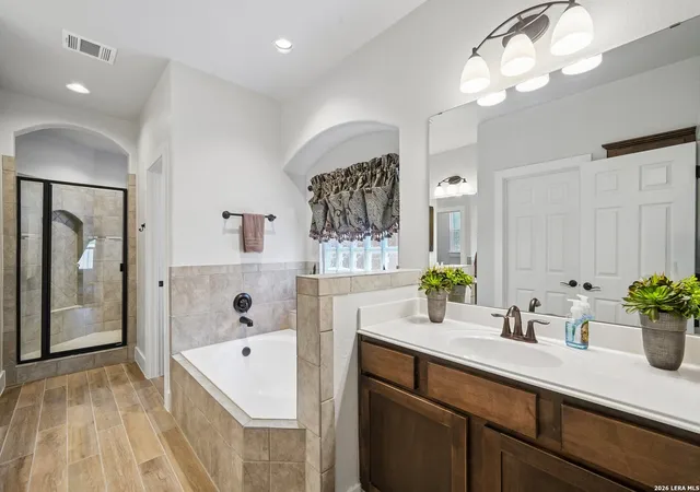 Photo 4 of Single family home for sale at 2564 Ayers Dr, Seguin, TX 78155 | MLS# 1999694 | Listing updated on 2026-09-08
