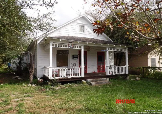 2nd image of 104   106 N Harrison Street, Beeville, TX 78102 | MLS# 1999757