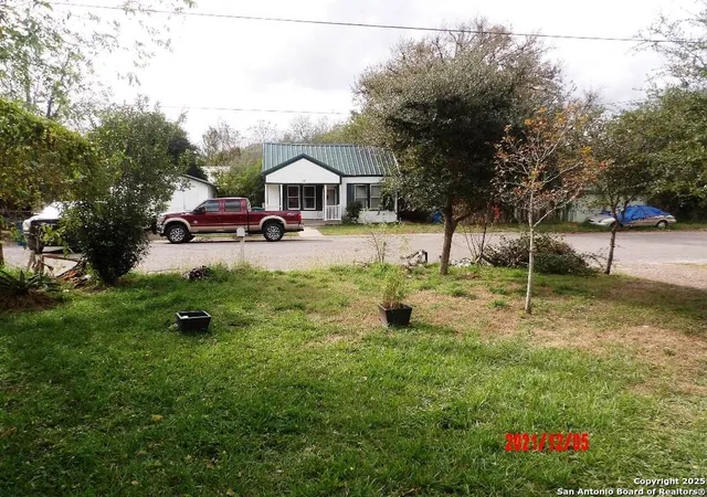 Photo 3 of Single family home for sale at 104 - 106 N Harrison Street, Beeville, TX 78102 | MLS# 1999757 | Listing updated on 2026-07-23