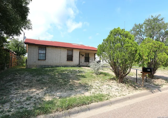 3rd image of 1108 Yoblanda Dr, Eagle Pass, TX 78852 | MLS# 1999762
