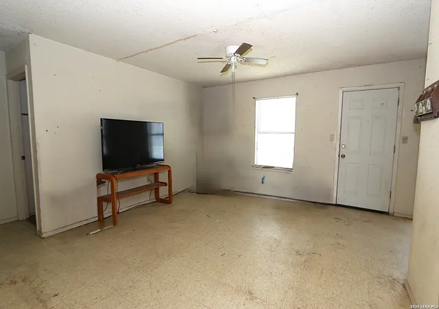 4th image of 1108 Yoblanda Dr, Eagle Pass, TX 78852 | MLS# 1999762