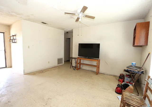 5th image of 1108 Yoblanda Dr, Eagle Pass, TX 78852 | MLS# 1999762