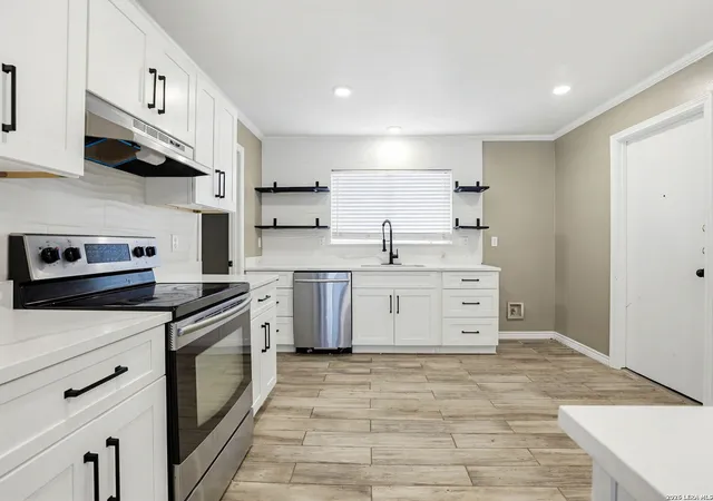 Photo 3 of Single family home for sale at 4543 Stradford Pl, San Antonio, TX 78217 | MLS# 1999785 | Listing updated on 2026-09-03