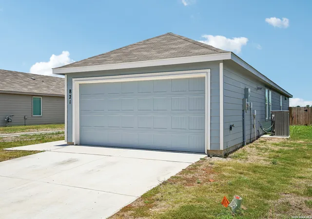 3rd image of 821 Day Break Dr, Marion, TX 78124 | MLS# 1999827