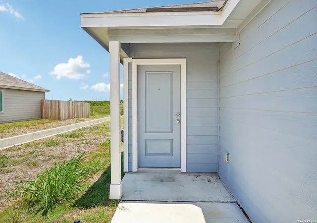 4th image of 821 Day Break Dr, Marion, TX 78124 | MLS# 1999827