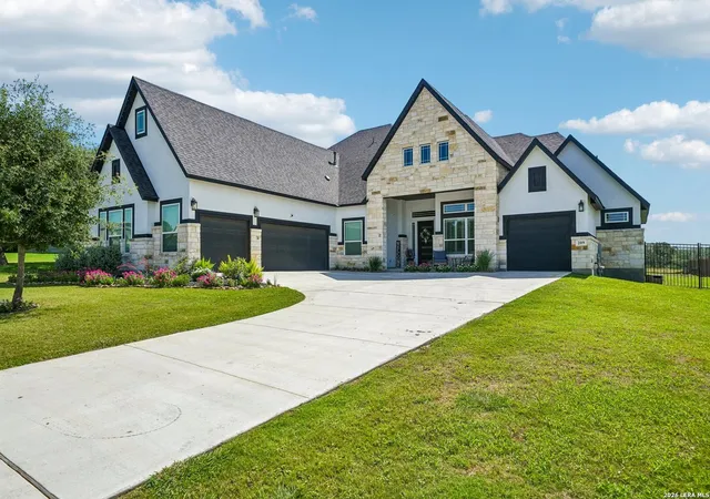 Photo 3 of Single family home for sale at 209 Englewood Ln, Castroville, TX 78009 | MLS# 1999890 | Listing updated on 2026-09-03