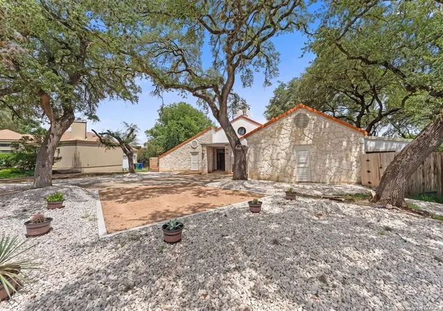 Photo 3 of Single family home for sale at 3915 Hunters Crest St, San Antonio, TX 78230 | MLS# 1999911 | Listing updated on 2026-09-07