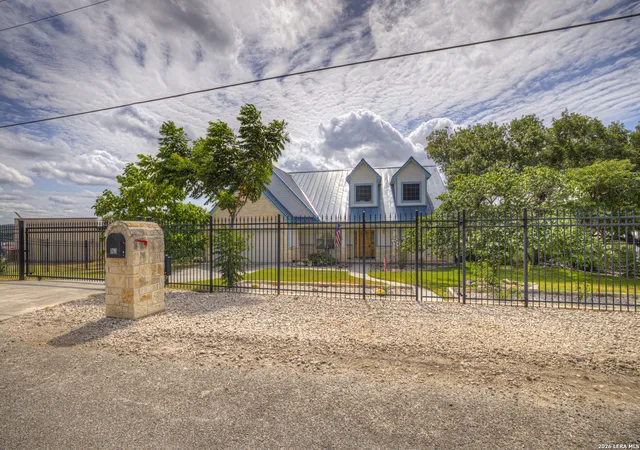 4th image of 163 Riedel Ln, Canyon Lake, TX 78133 | MLS# 1999916