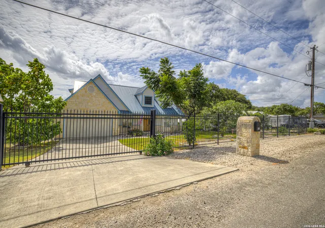 5th image of 163 Riedel Ln, Canyon Lake, TX 78133 | MLS# 1999916