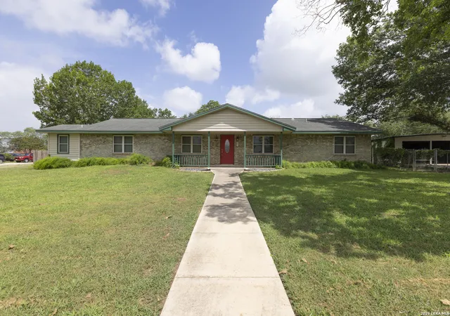 2nd image of 601 Poplar St, Jourdanton, TX 78026 | MLS# 1999926